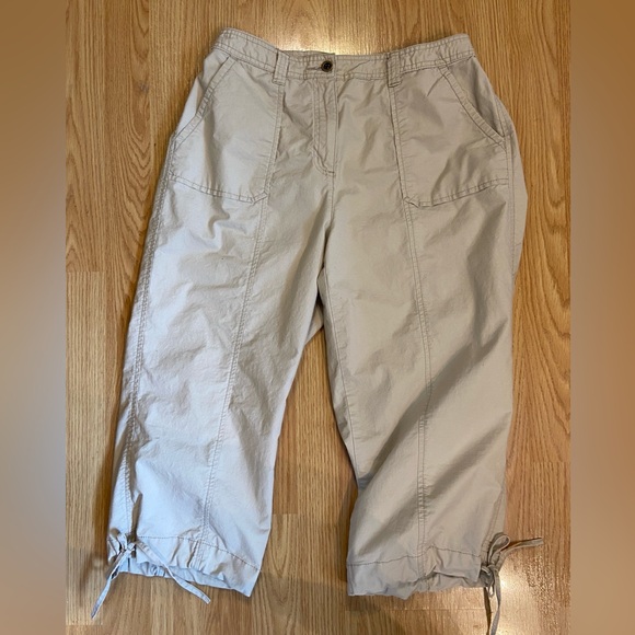 Karen Scott beige capris with pockets - size 8 - Picture 3 of 9
